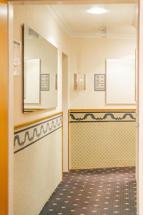 Ambient Hotel Zum Schwan Gelsenkirchen Esterno foto
